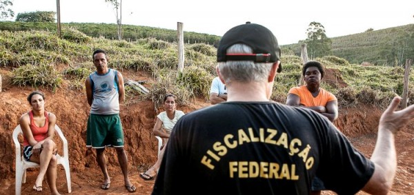 Machado, MG, 14/07/15 - DanWatch - Ministry of Labour team makes assessment on farm that kept workers in inhumane conditions. Photo: Lilo Clareto/DanWatch